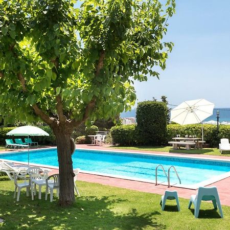 Costa Maresme Apartment Санта Сузана Екстериор снимка